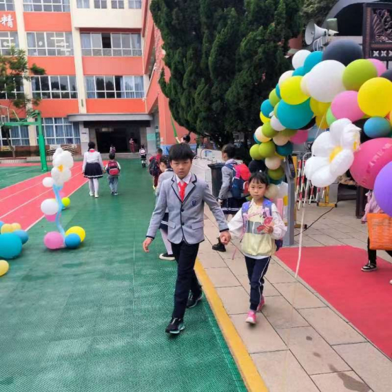 江滨小学举行开学典礼