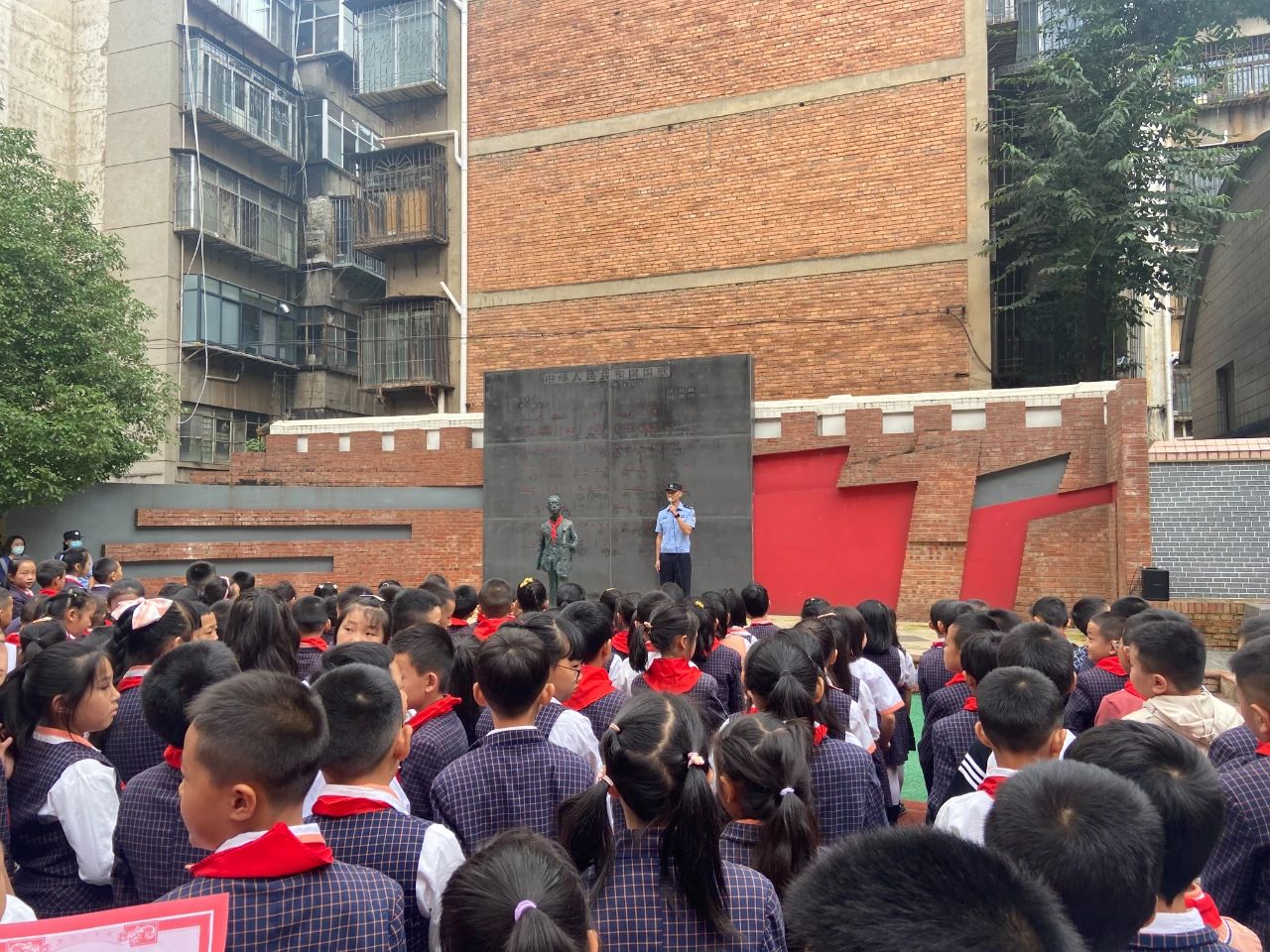 开学第一课 | 五华警方尽心守护“少年的你”！