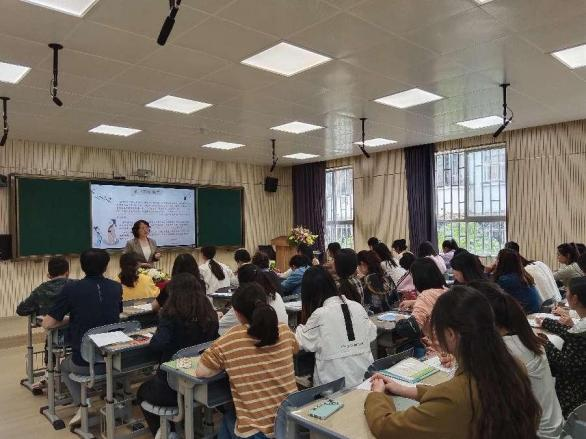 崇新小学师德培训