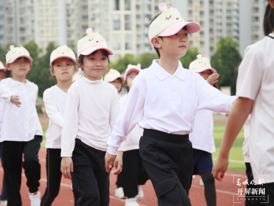 七彩云南小学
