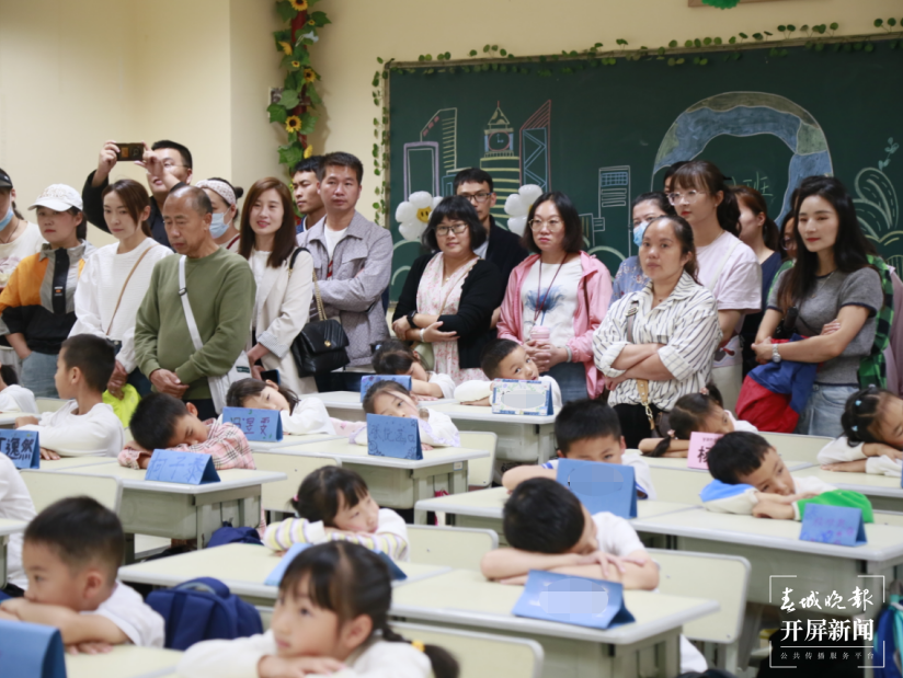 七彩云南小学