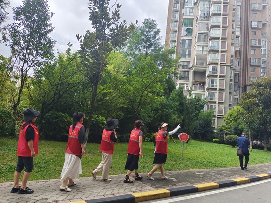 跟着总书记看中国5.jpg
