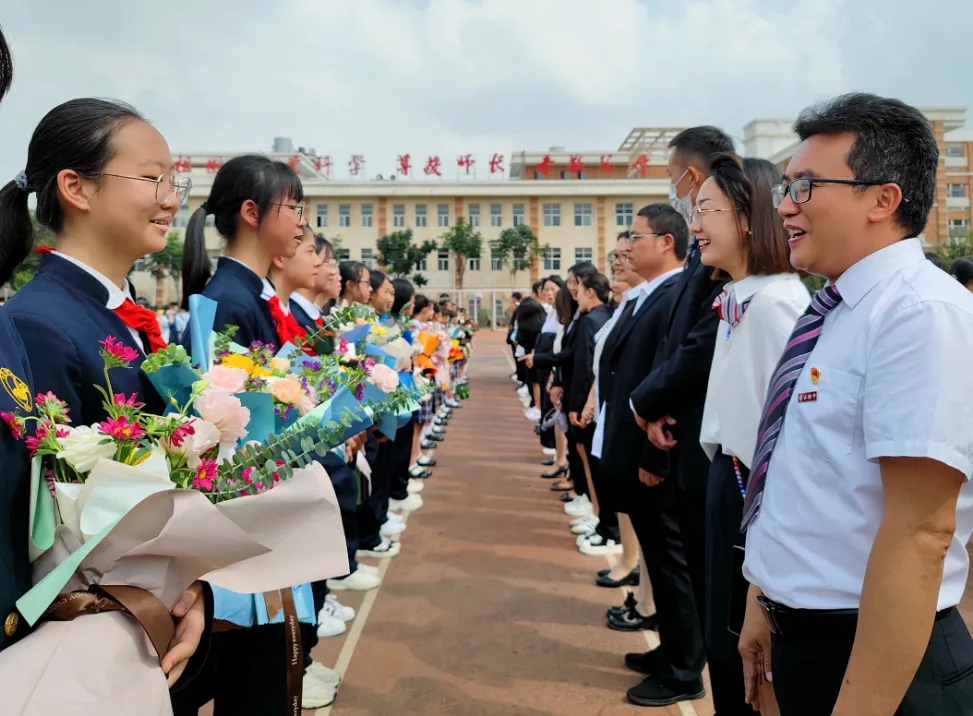 云附星耀学校举行教师节庆祝活动