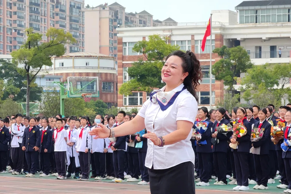 云附星耀学校举行教师节庆祝活动
