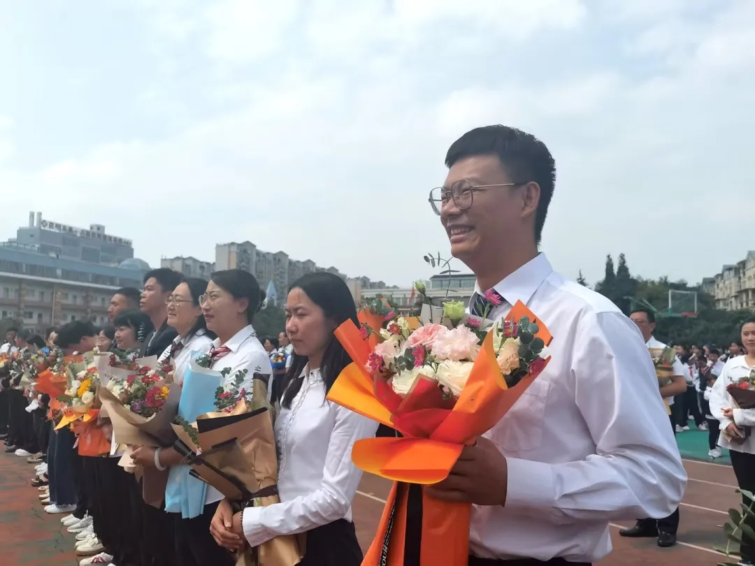 云附星耀学校举行教师节庆祝活动