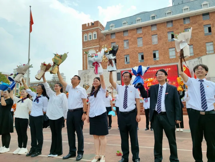云附星耀学校举行教师节庆祝活动