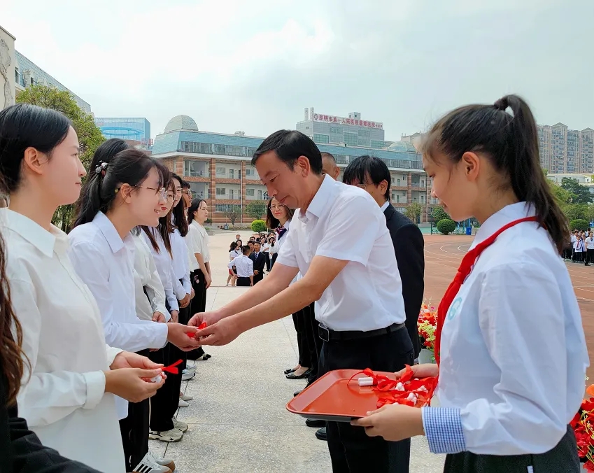云附星耀学校举行教师节庆祝活动