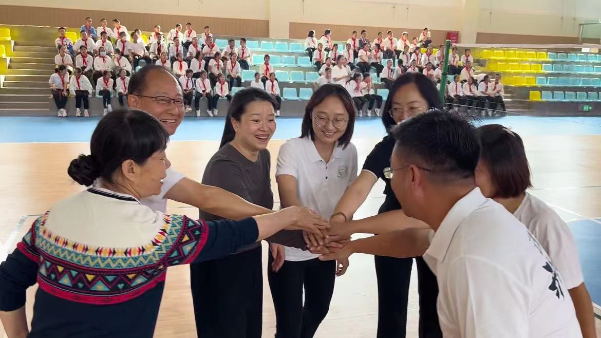 云附西山学校举行教师节庆祝活动
