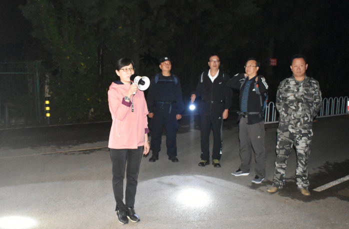“老师，节日快乐！”云财大师生登山同庆教师节