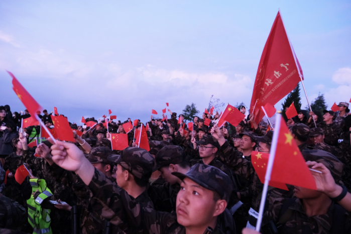 “老师，节日快乐！”云财大师生登山同庆教师节