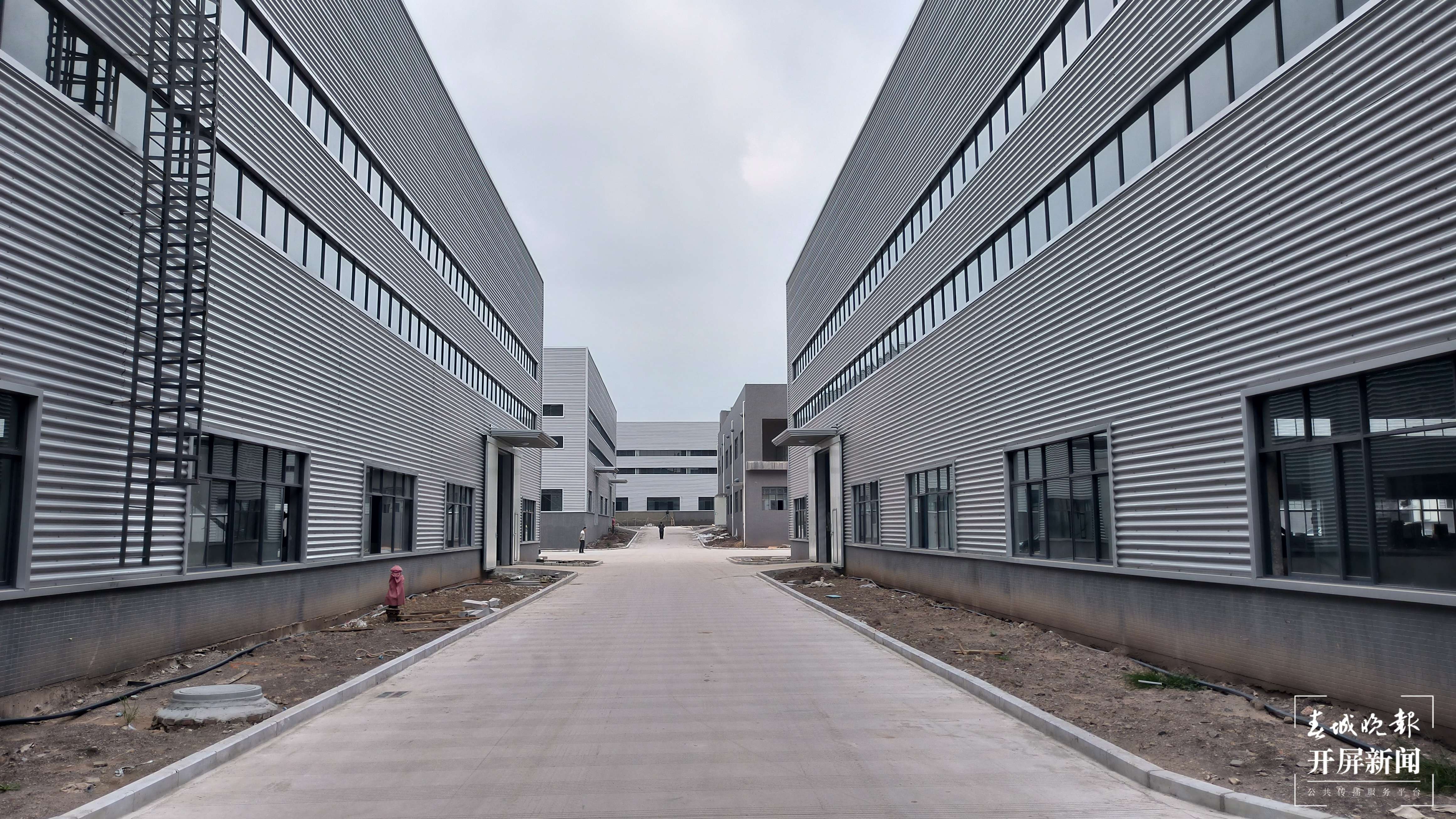 （采访传编辑）政策和服务助推产业建设，1-8月，安宁市协议投资总投资343.29亿元，云南友日久包装实业有限公司厂区建设情况.jpg