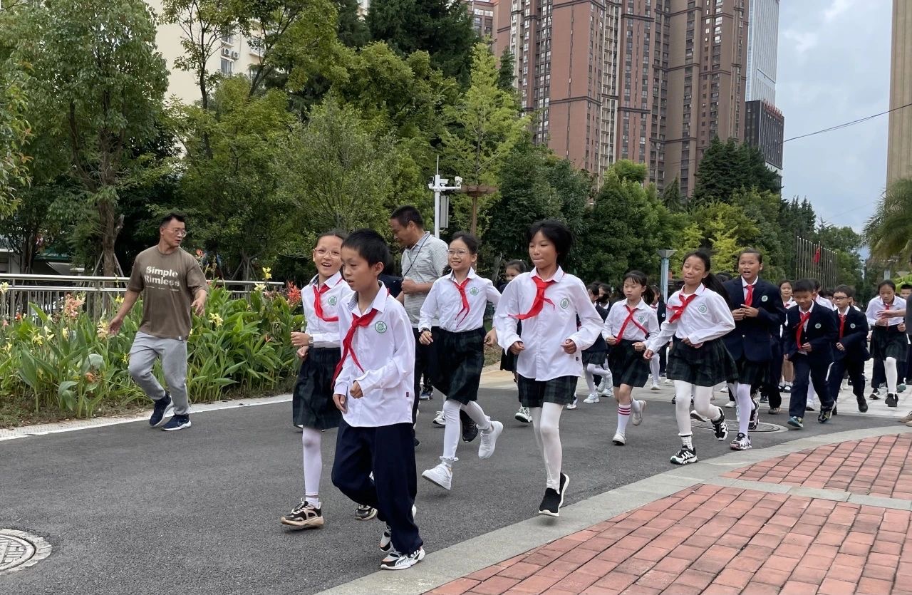 昆明市西山区芳草地国际学校
