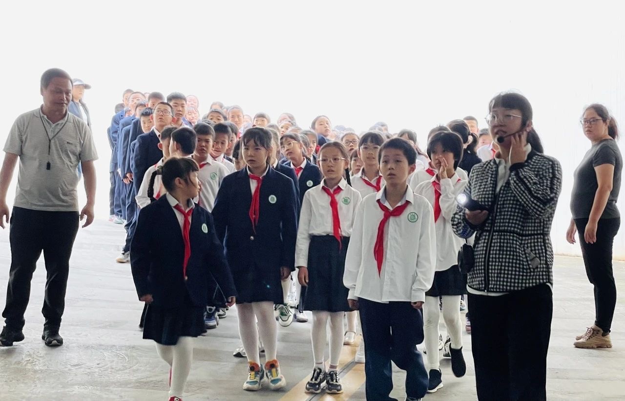 昆明市西山区芳草地国际学校