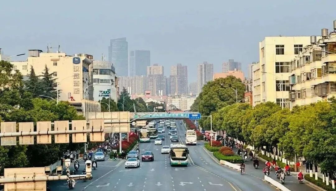 昆明一二一大街、学府路具备“单改复”工程条件.jpg