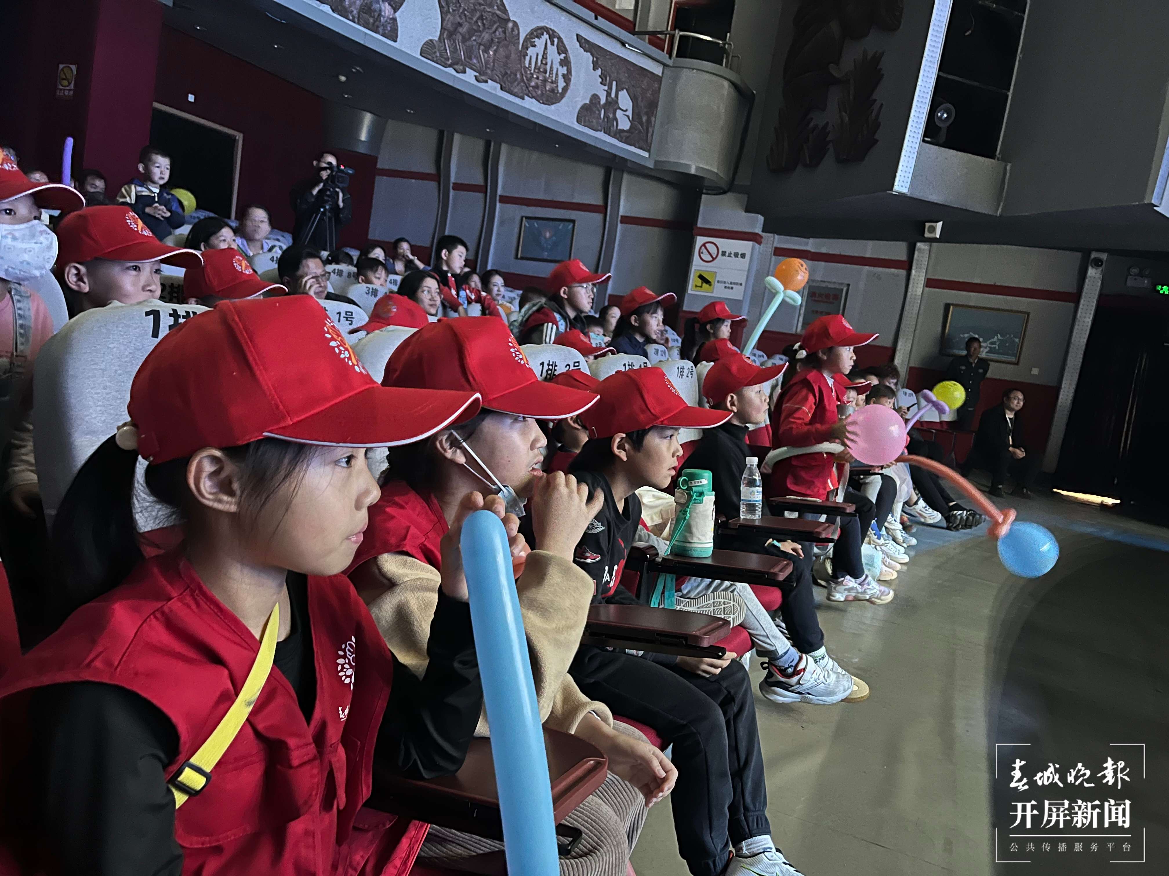 春城晚报小记者探访：走进魔术师的魔法城堡6.jpg
