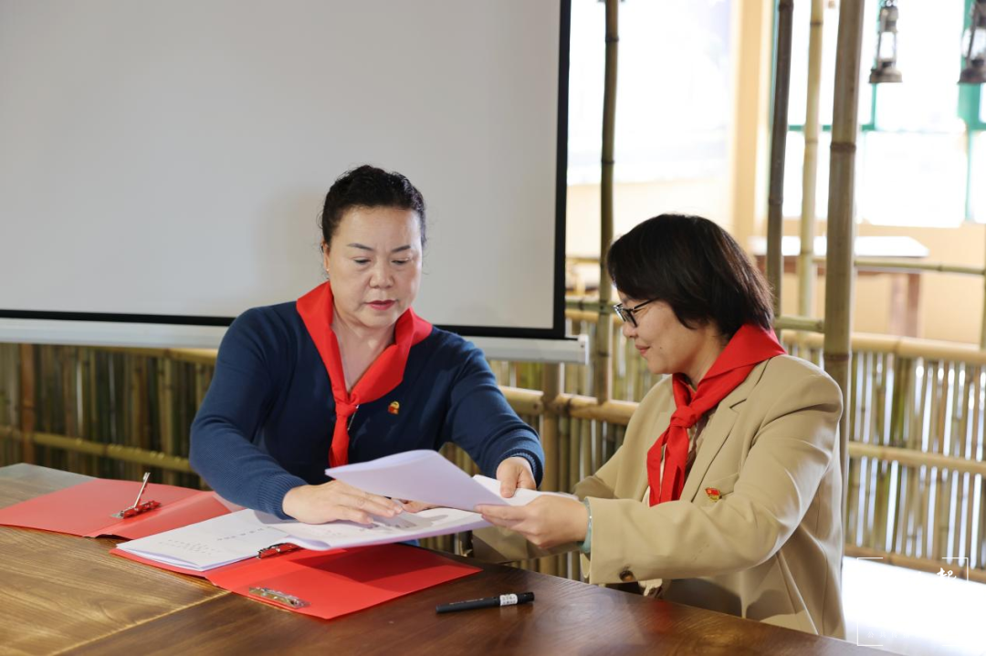 师者如灯,情暖重阳!昆明中华小学致敬退休老教师