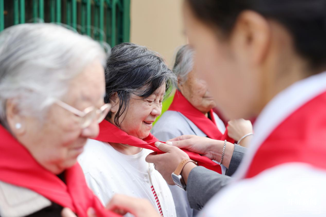 师者如灯,情暖重阳!昆明中华小学致敬退休老教师