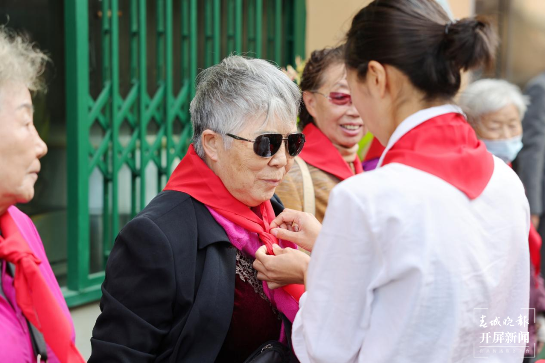 师者如灯,情暖重阳!昆明中华小学致敬退休老教师