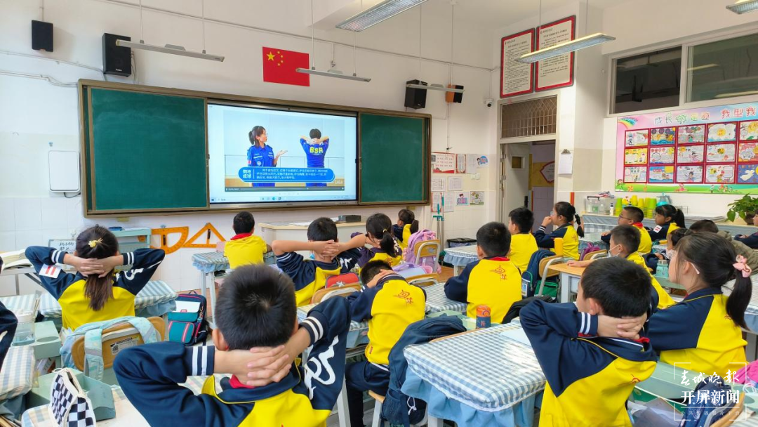 中华小学开展“保障校园安全”主题班会