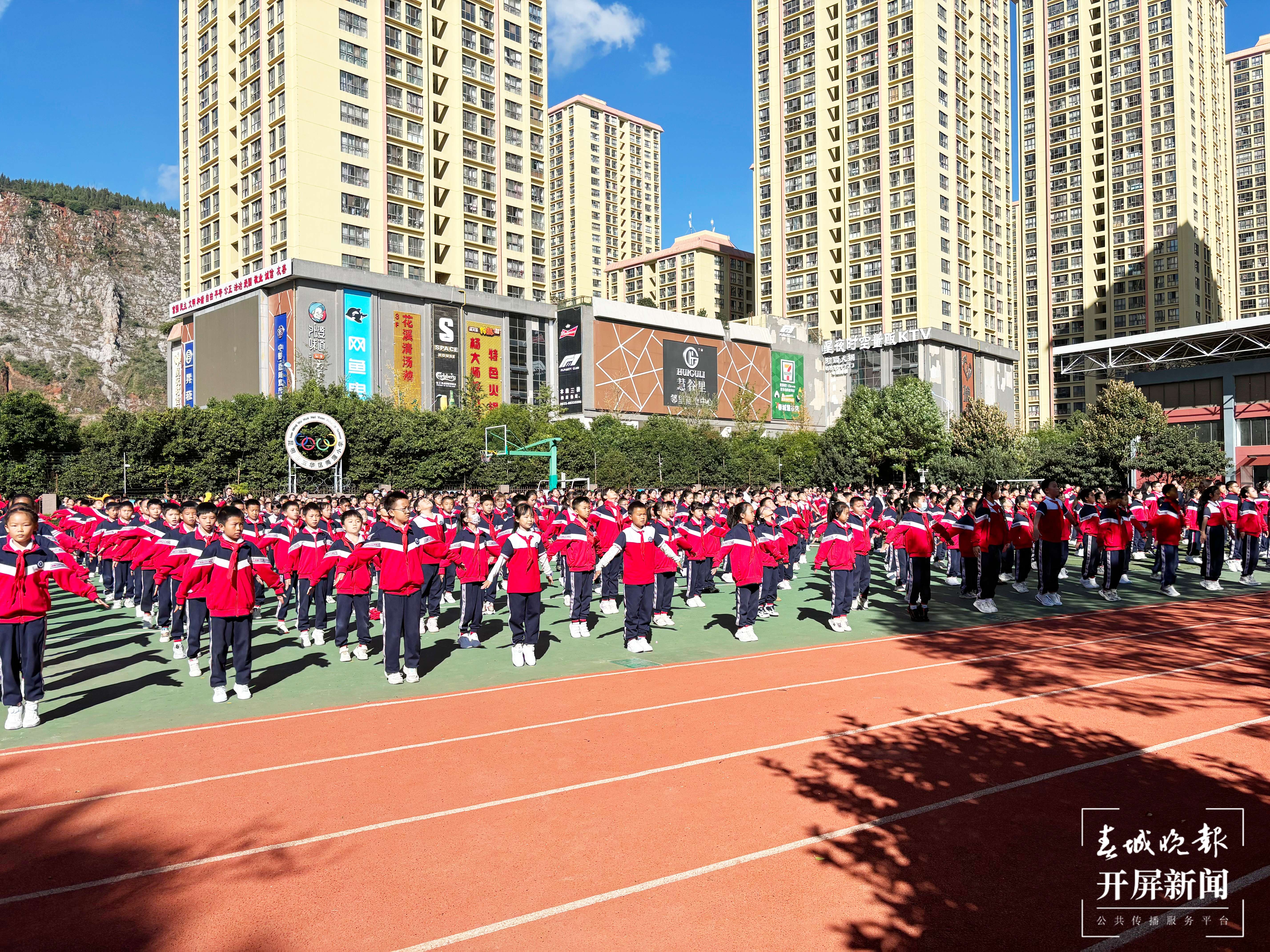 参观大课间.JPG