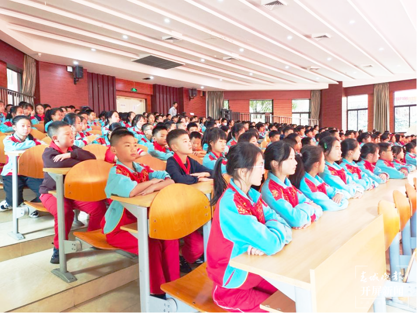 “红领巾巡讲团”走进师大附属七彩云南小学