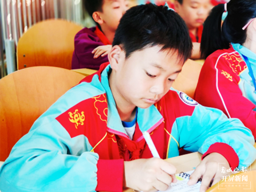“红领巾巡讲团”走进师大附属七彩云南小学