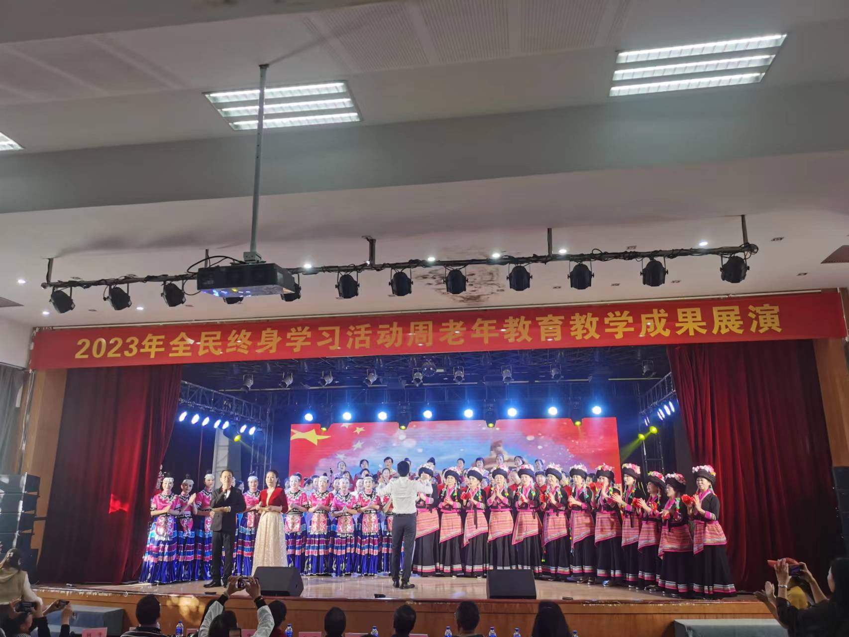 老年展演.jpg