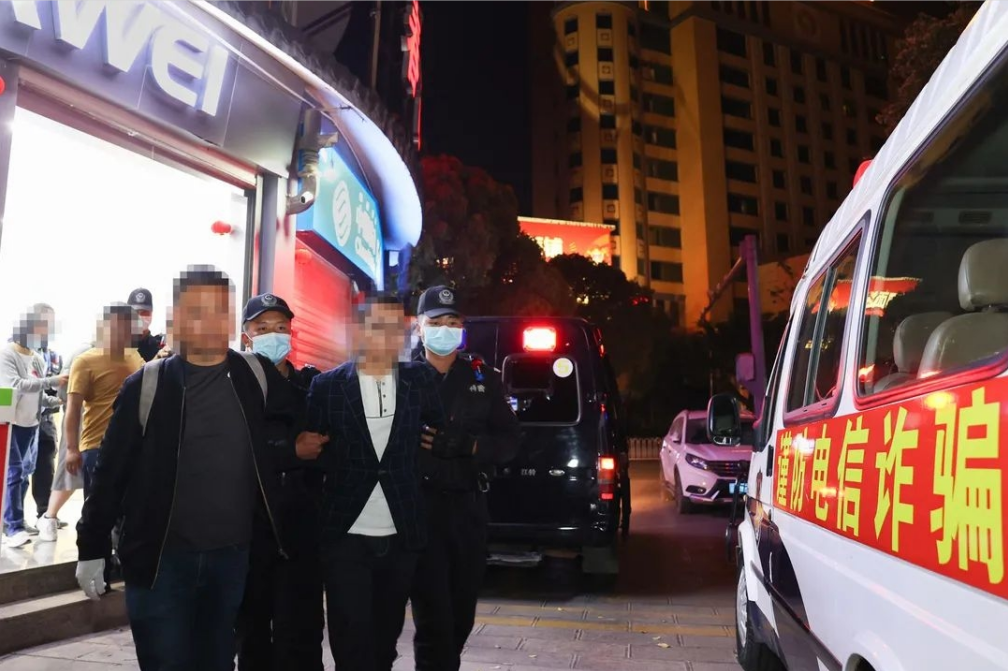 564.7万元!昆明警方集中发还电信诈骗涉案资金 春城晚报-开屏新闻记者 马雯 实习生 李梓漠 摄影报道