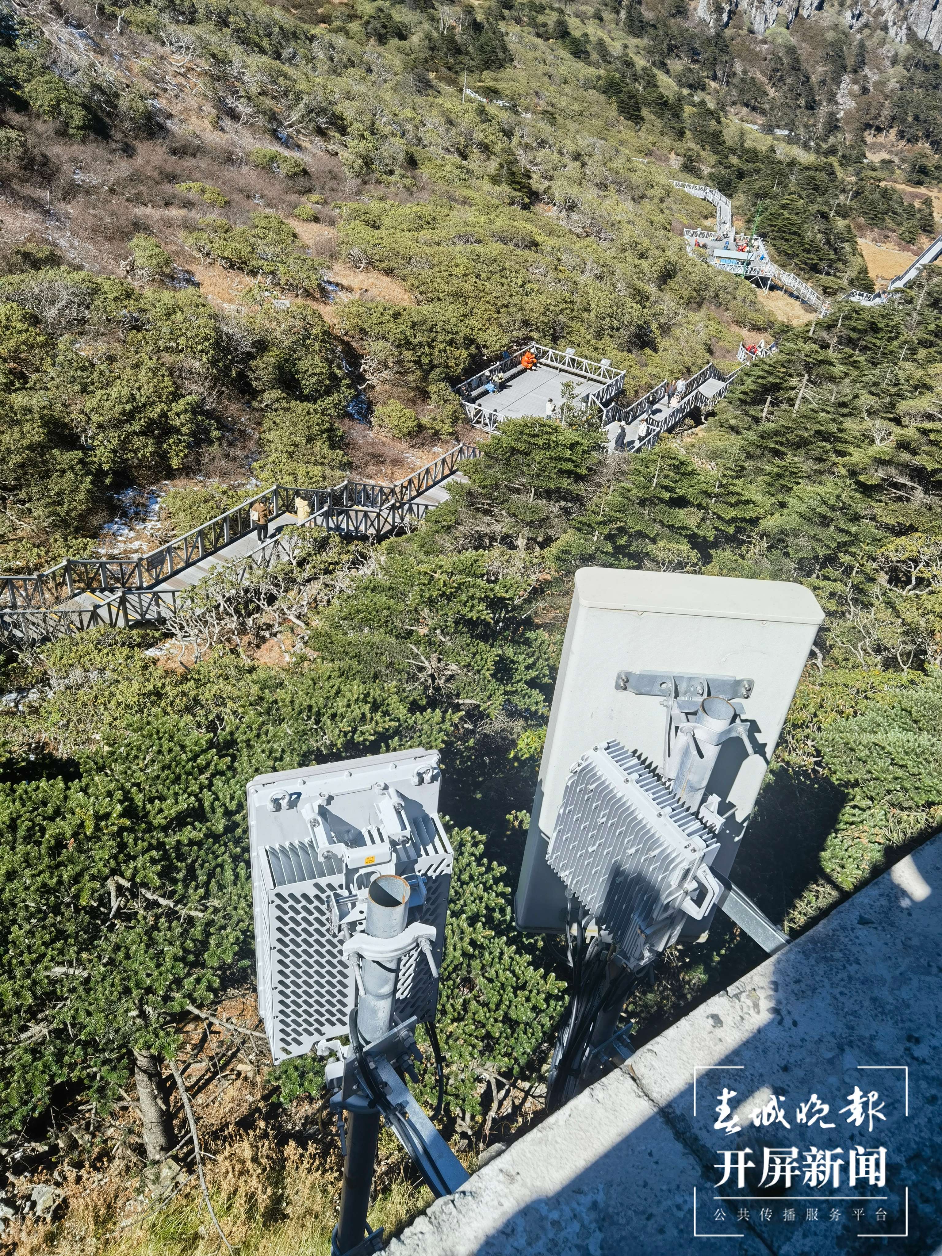 位于苍山海拔3920米的5G基站.jpg