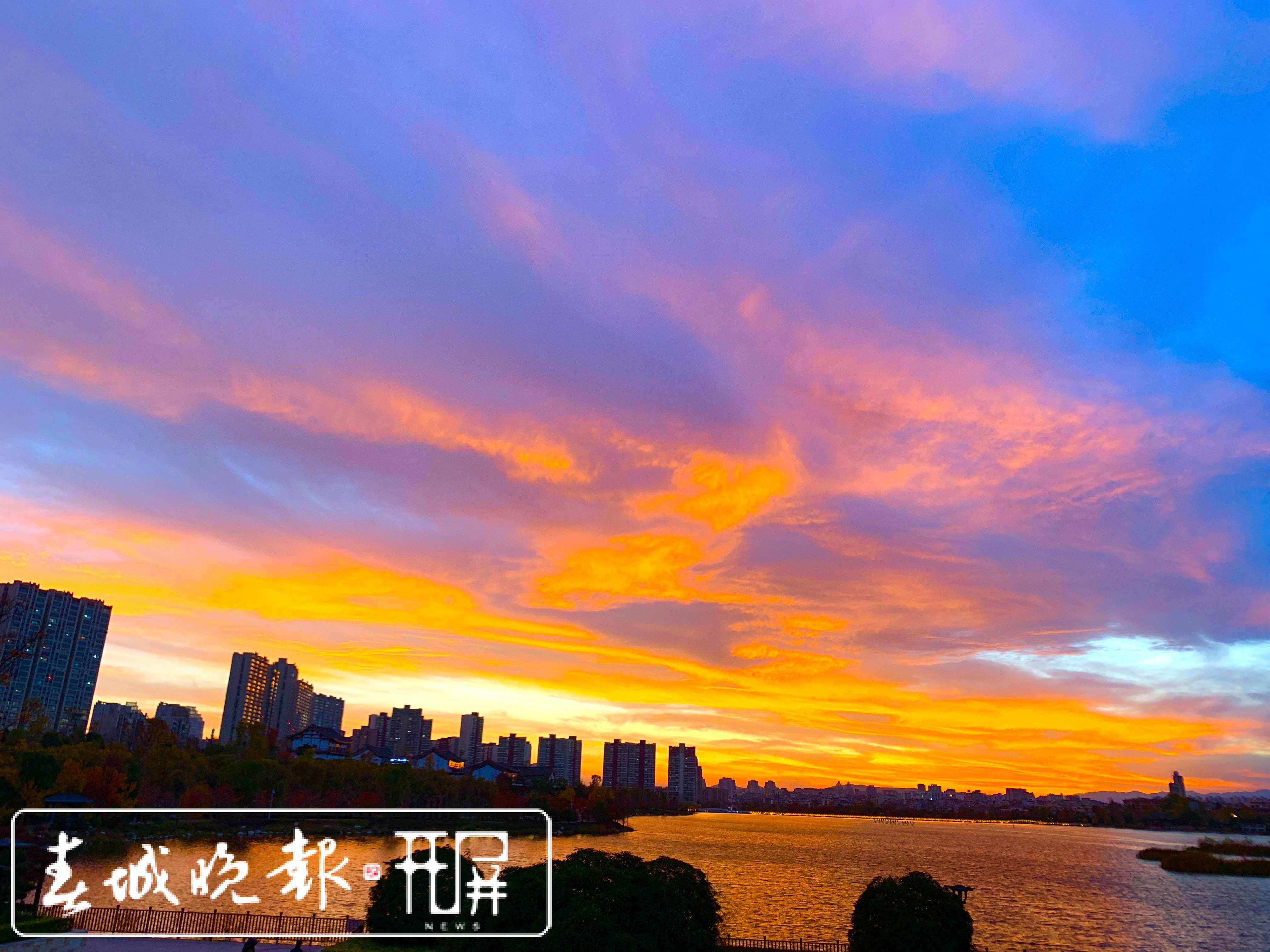 昭通城28日晚霞满天美如画4.jpg