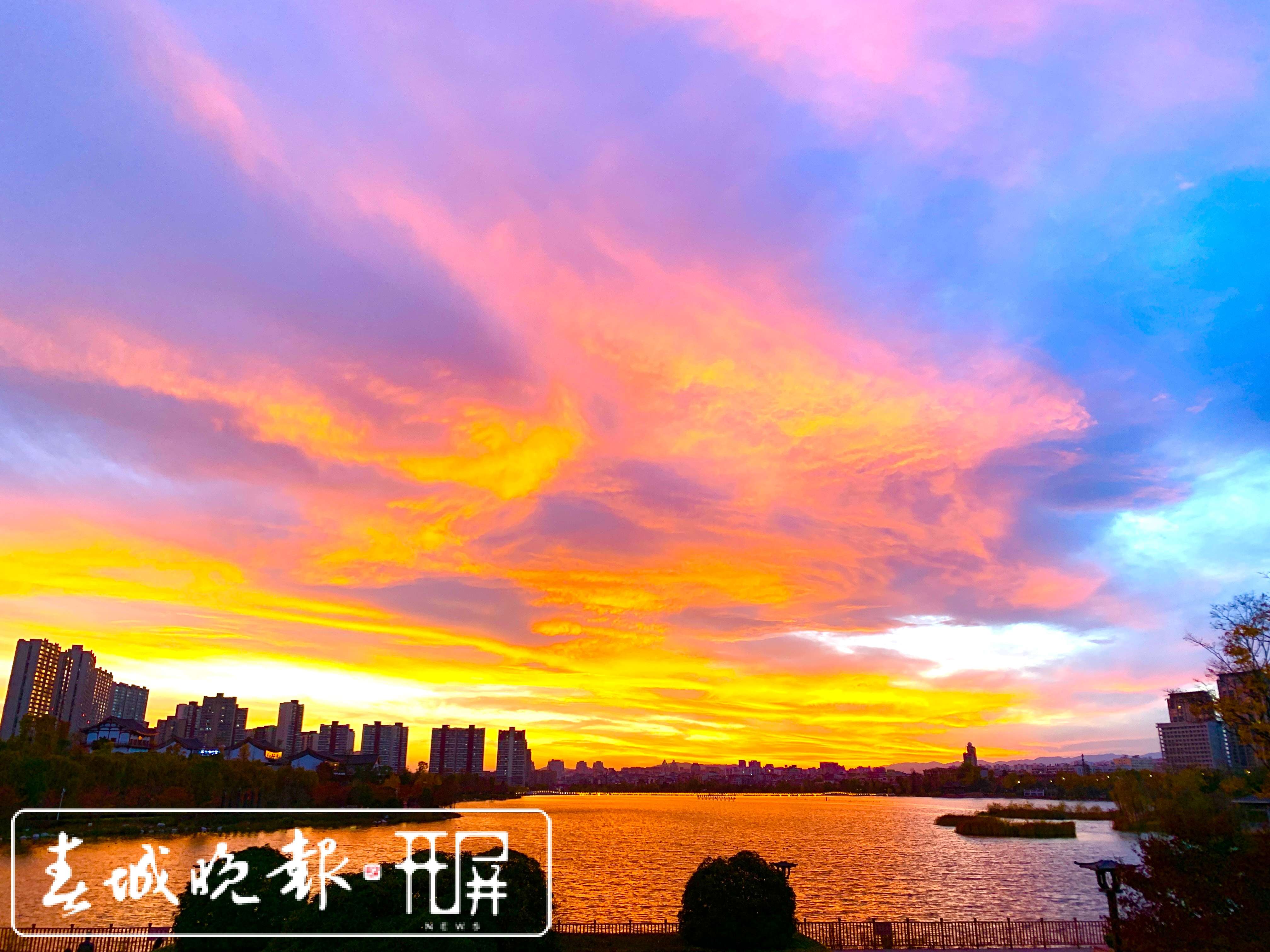 昭通城28日晚霞满天美如画3.jpg
