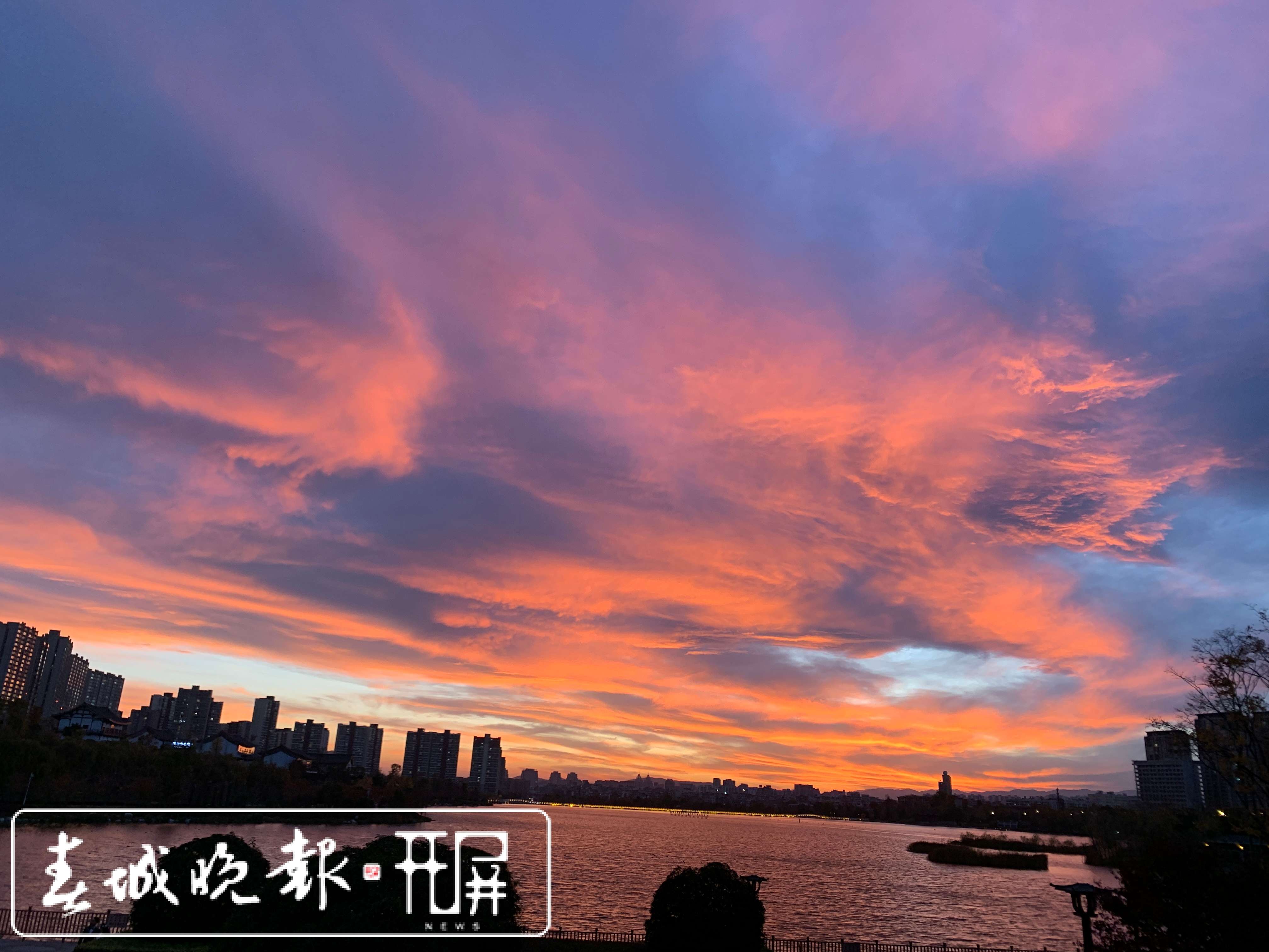 昭通城28日晚霞满天美如画2.jpg
