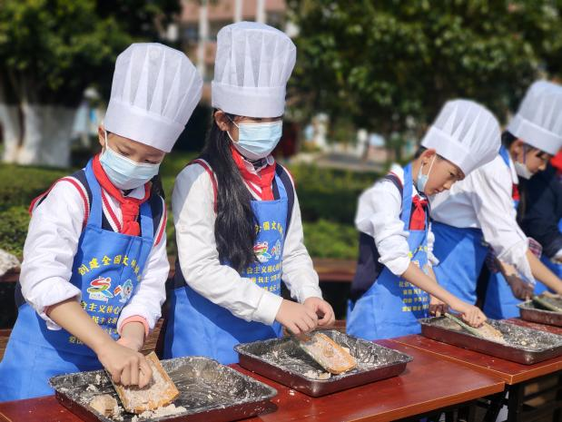 新华社“我是追梦人”主题活动走进玉溪市中小学