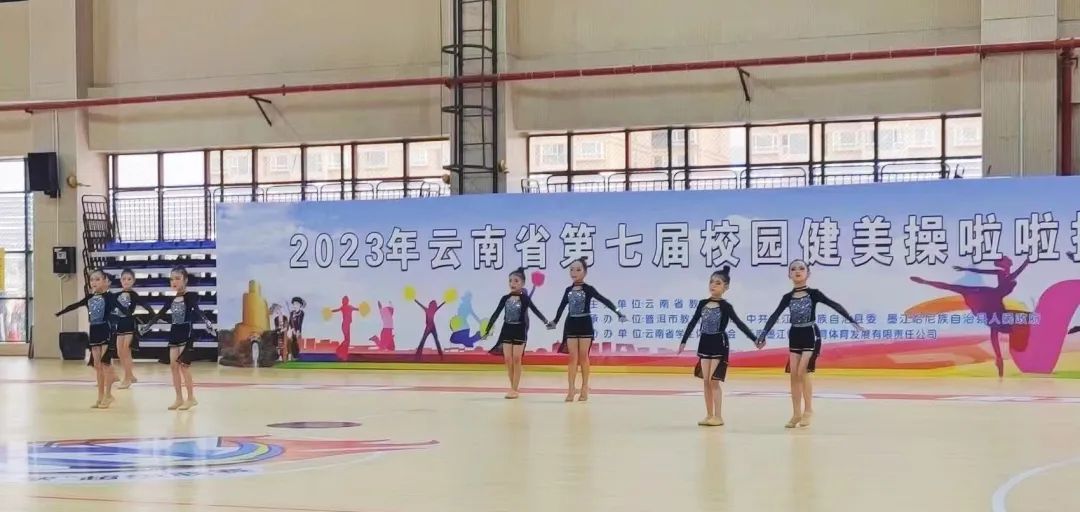 喜报!西林附中啦啦操队在全省锦标赛中获得优异成绩