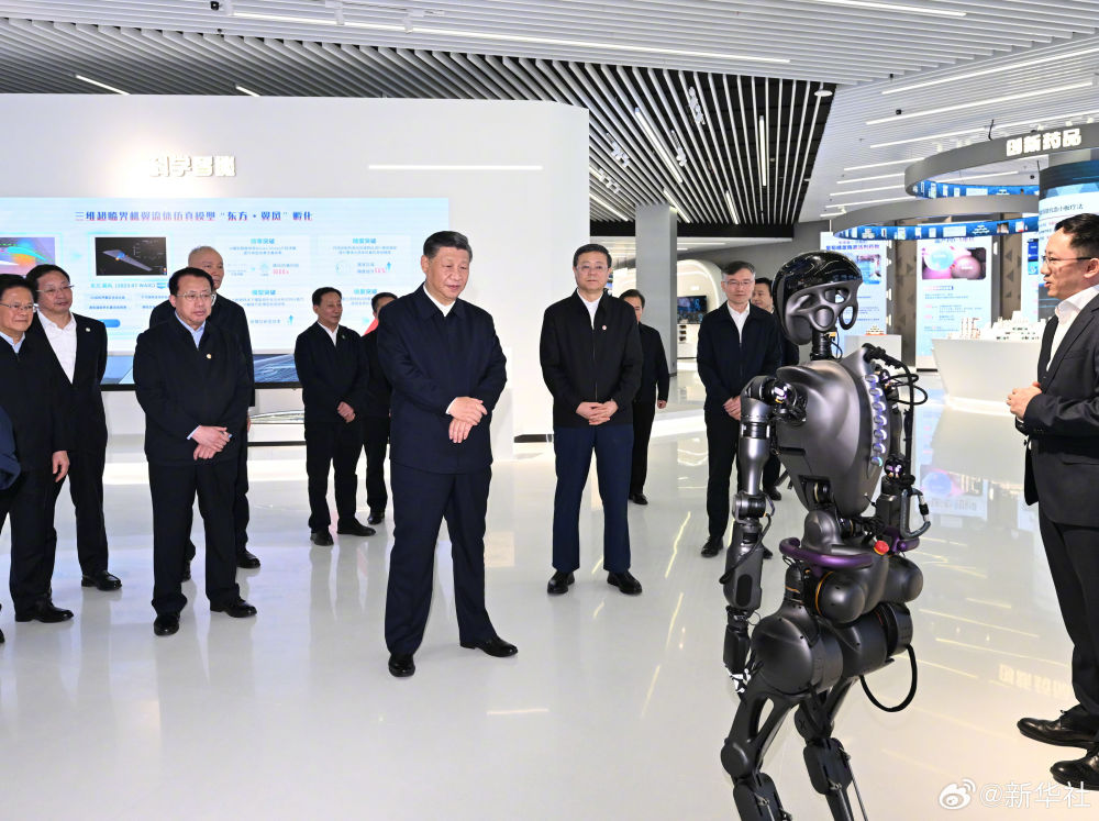 习近平在上海考察调研5.jpg