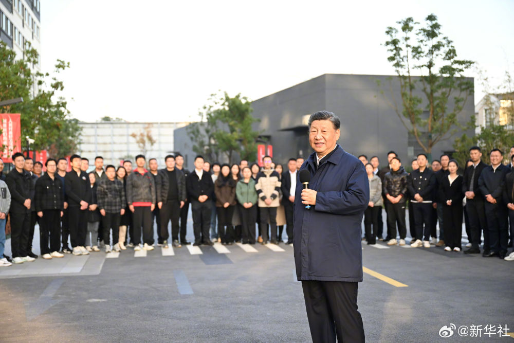 习近平在上海考察调研13.jpg