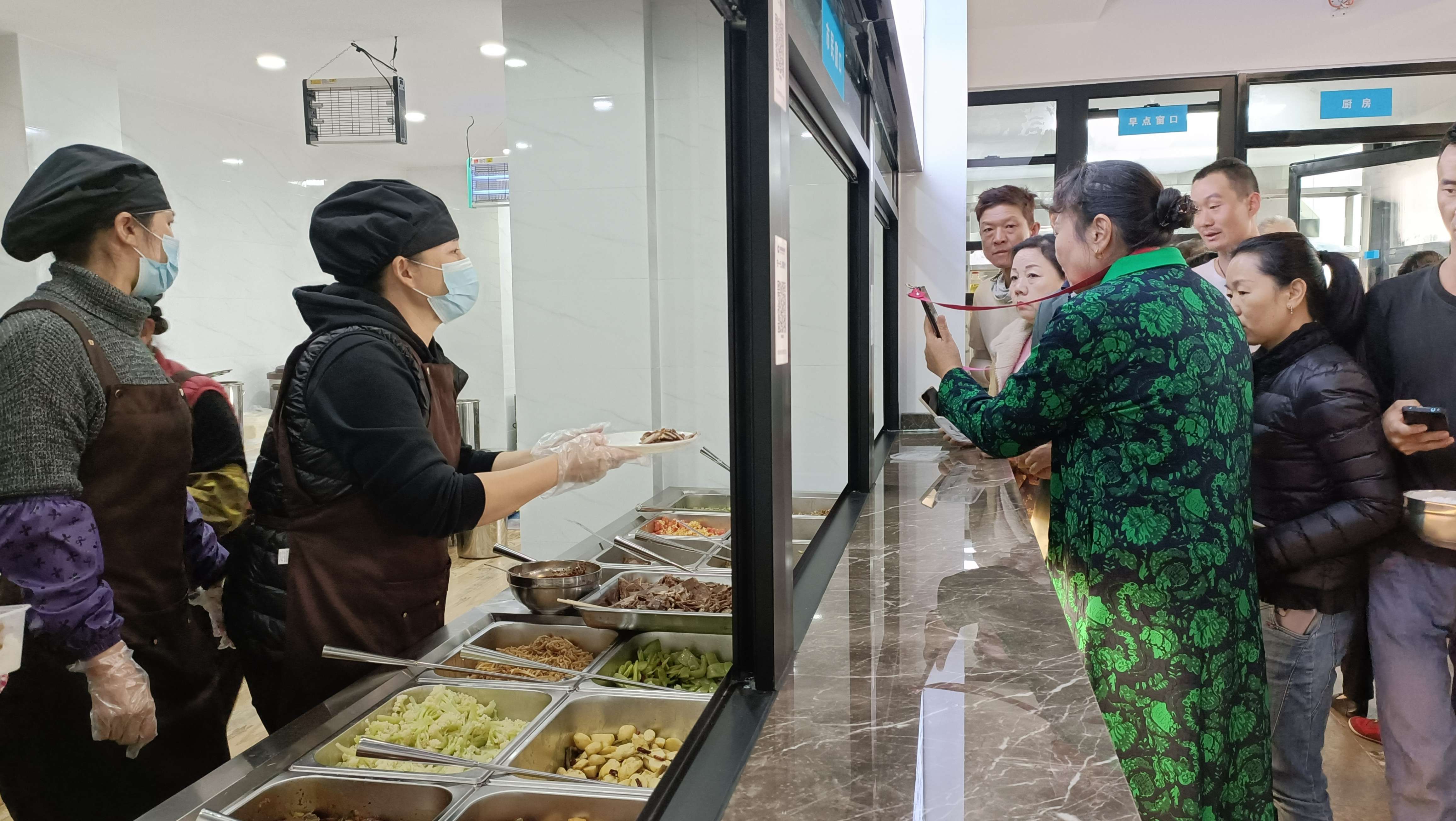 红塔区幸福食堂开业 (2).jpg