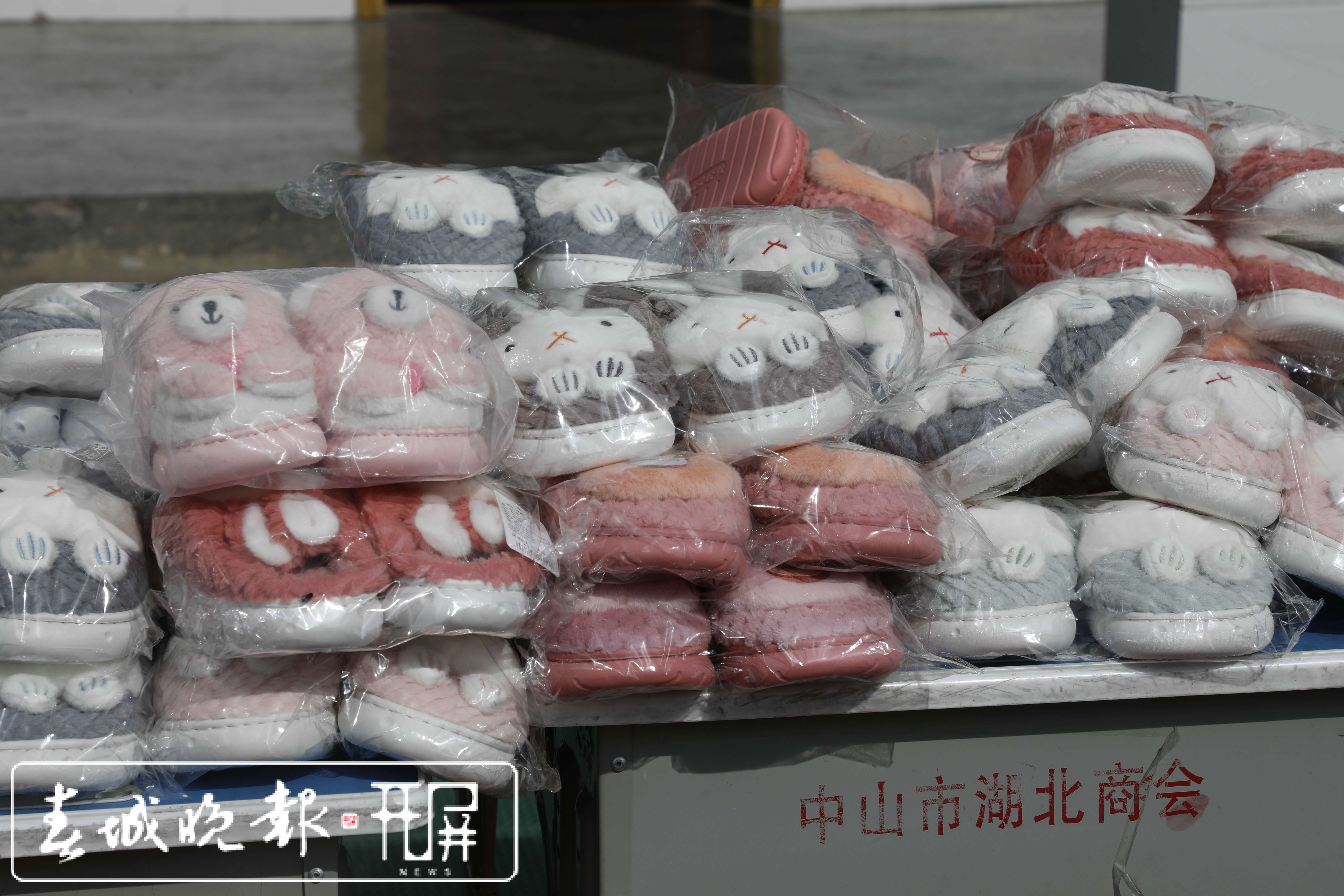发放的爱心物资 (6).JPG