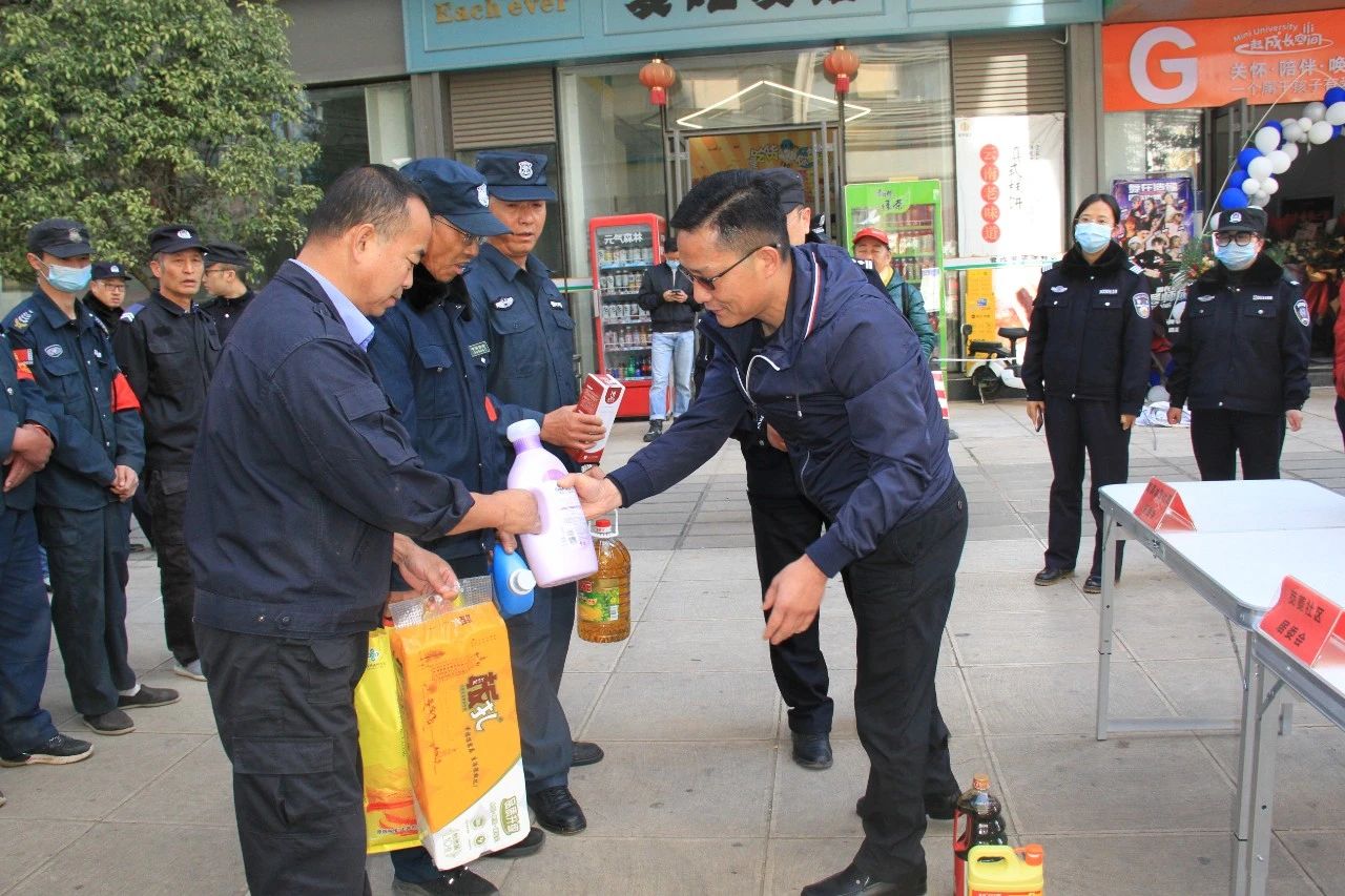 茭菱所、反诈中心组织开展春城“红袖标”积分兑换暨打击治理“两卡”反诈宣传活动