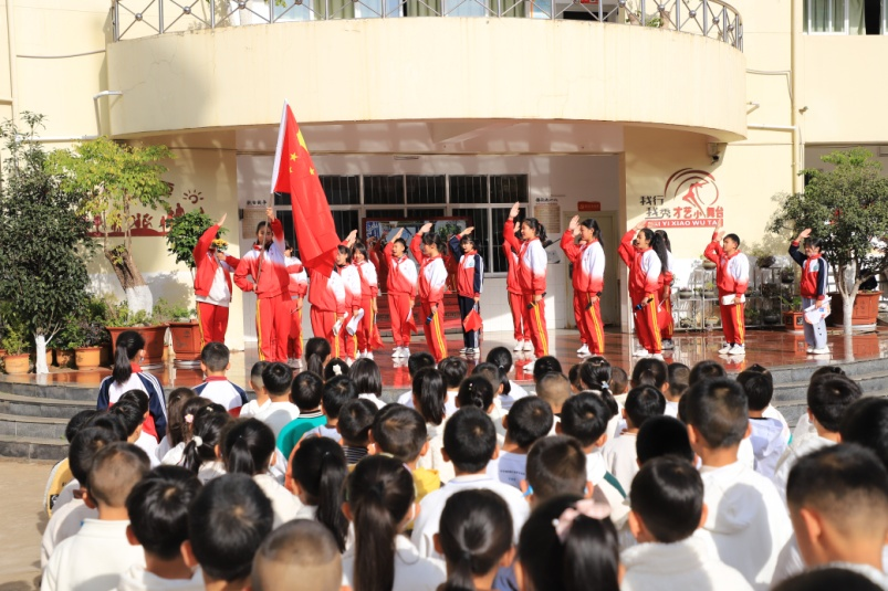 杨家中心学校宪法日