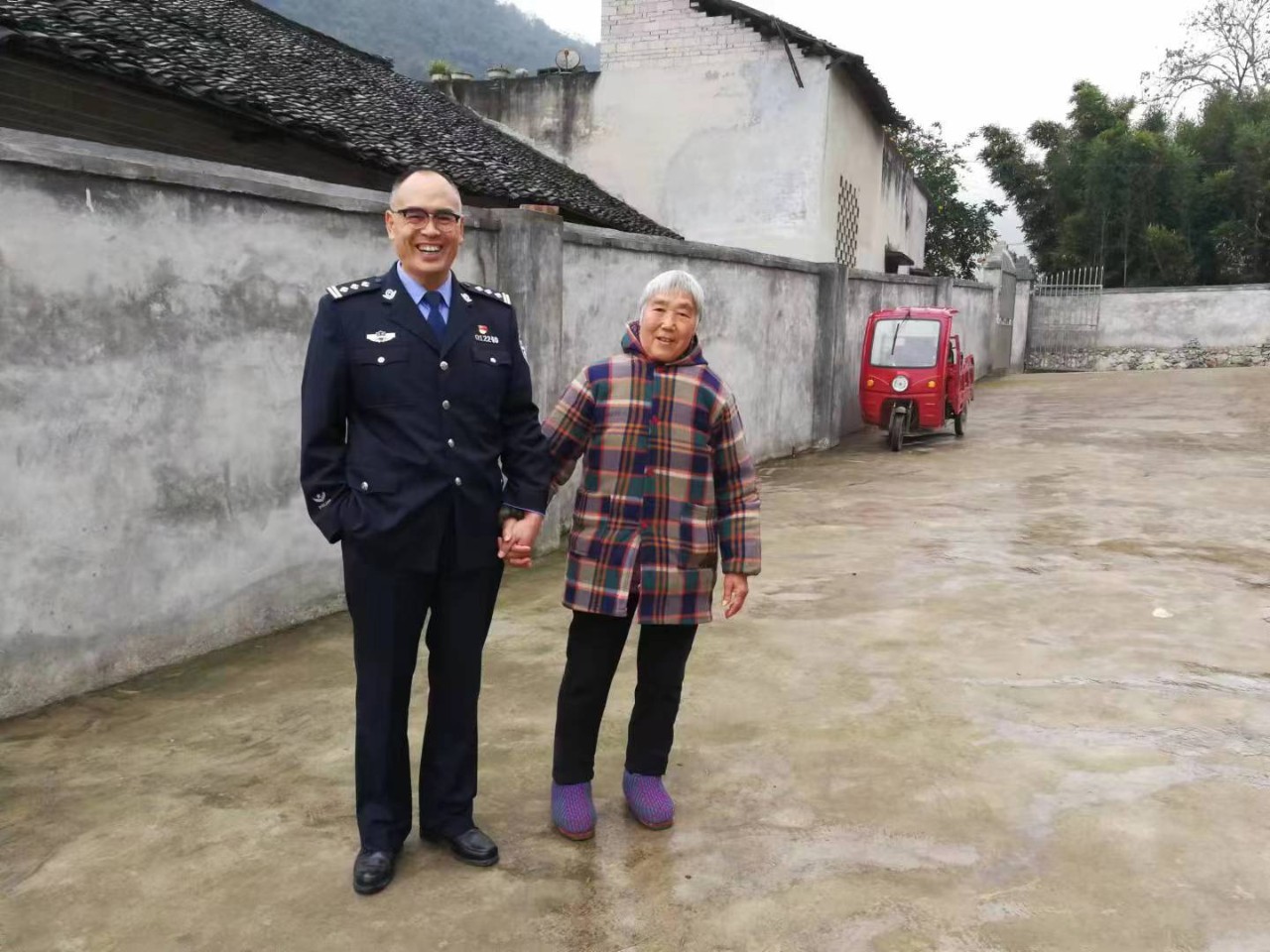 四十年坚守初心——练学腾