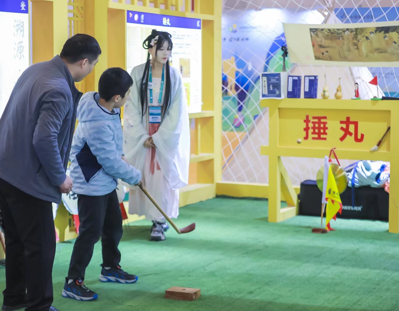 (拓展传编辑)“两个博览会”多元展区各放异彩 云南展位精彩亮相 今年主打腾冲风格 (5).jpg