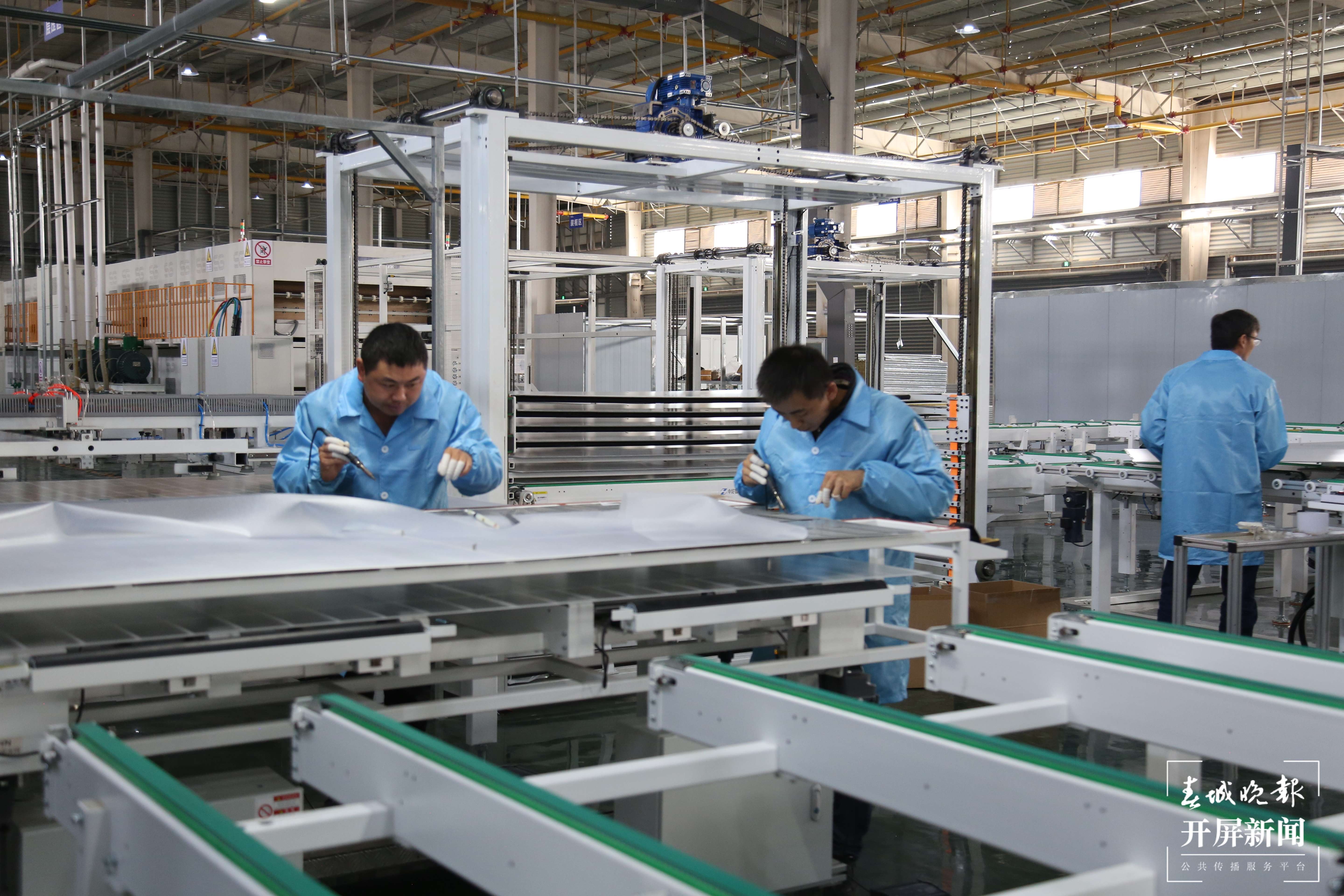 赫里欧年产10GW光电建筑材料(BIPV)产业园(一期)项目生产 顾正晖拍摄于11月21日 (2).JPG