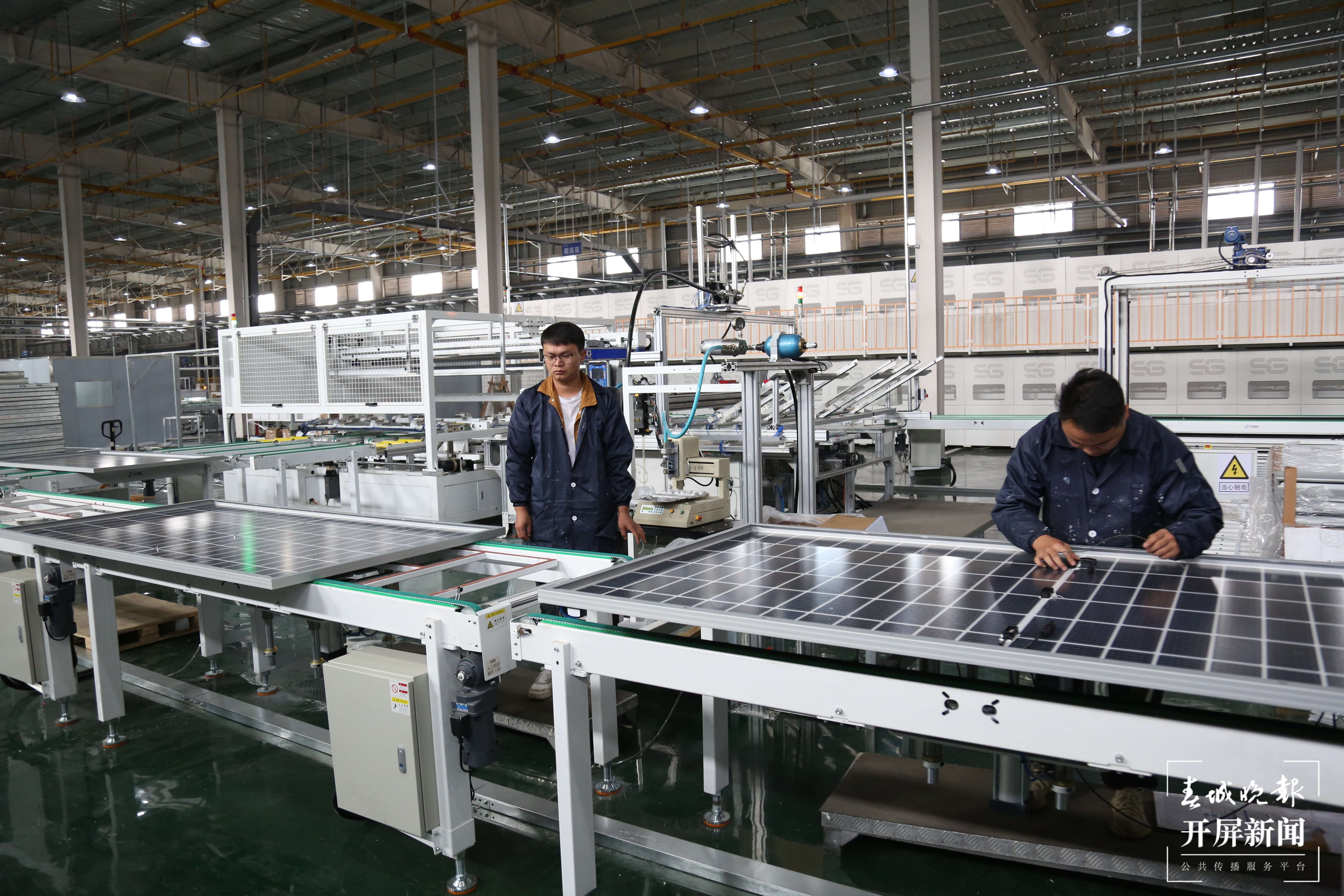 赫里欧年产10GW光电建筑材料(BIPV)产业园(一期)项目生产 顾正晖拍摄于11月21日 (4).JPG