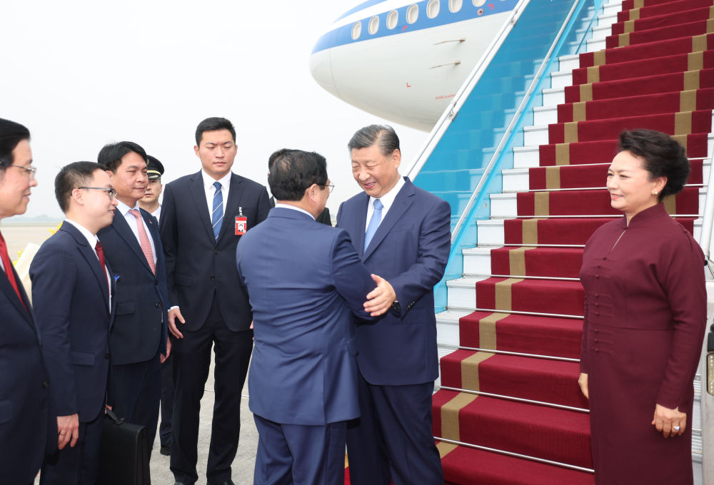 高清大图丨习近平抵达河内对越南进行国事访问