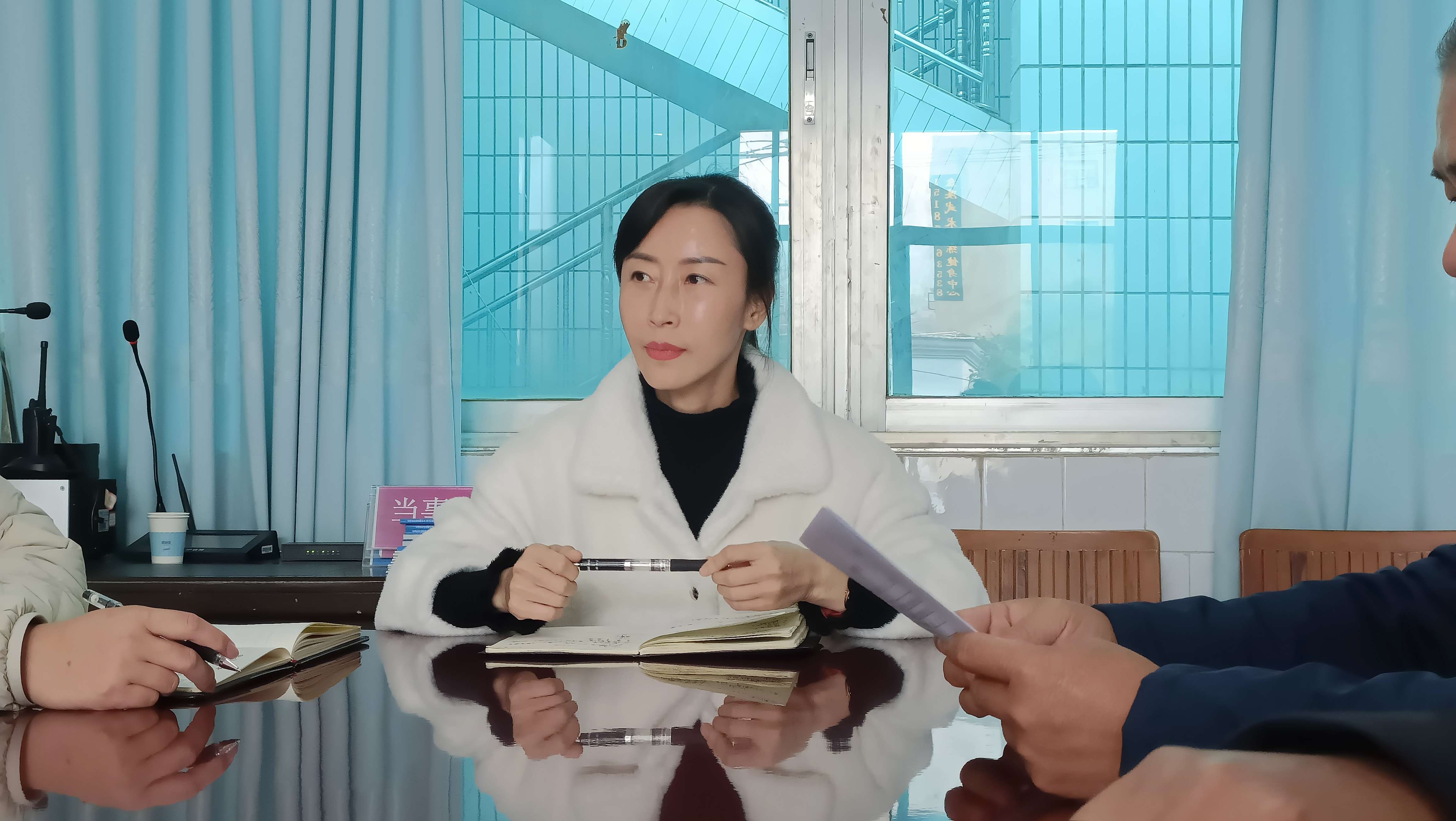 金丽云和社区工作人员开会 (3).jpg