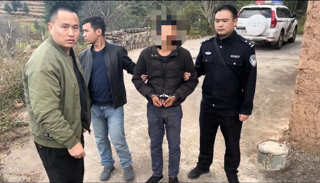 大关警方破获一起手机盗窃案1.jpg