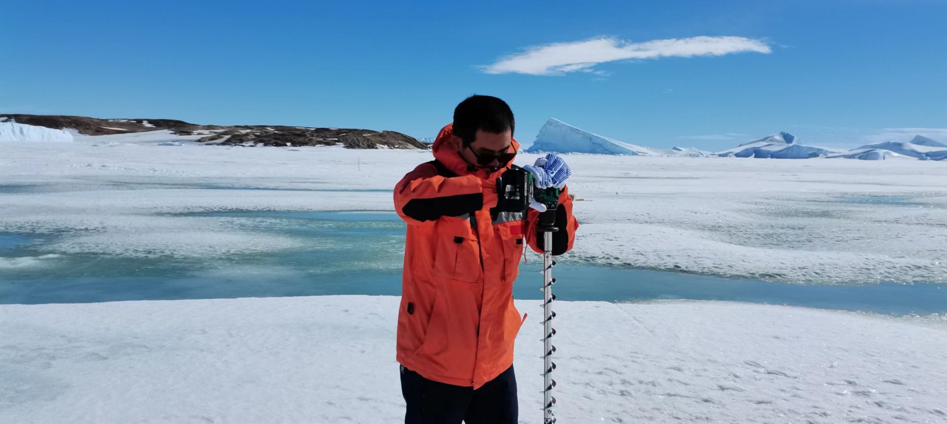 跟着总书记看中国｜极地之光 屹立苍穹5.jpeg