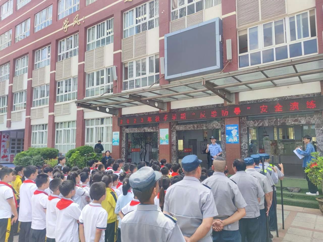 新村派出所“三全”举措擦亮平安校园建设“金名片”