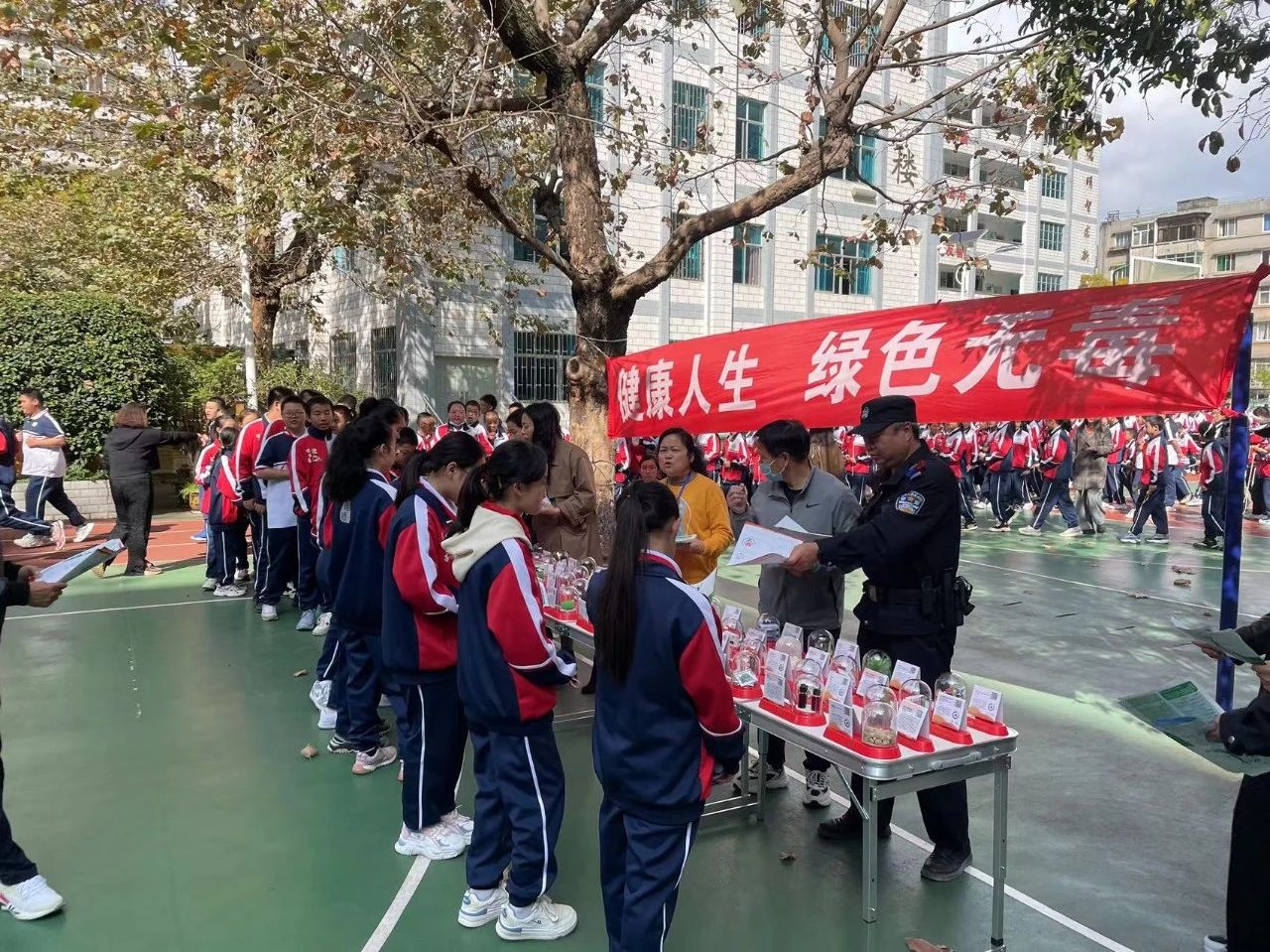 新村派出所“三全”举措擦亮平安校园建设“金名片”
